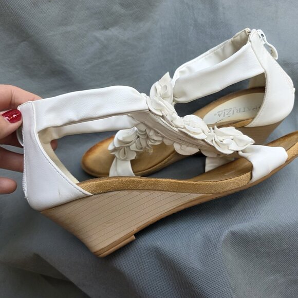 Patrizia by Spring Step Sz 38 I 7.5 - 8 Rosette Floral Wedge Sandals Shoes - Picture 7 of 9